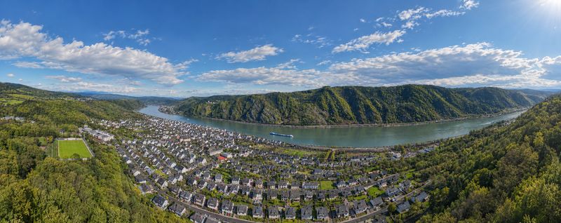 Drohnenpanorama vom Rheintal mit Bad Salzig